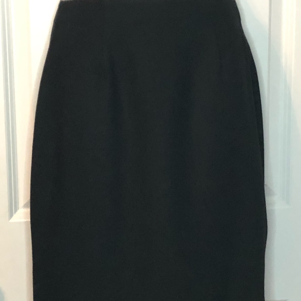 2-pc Black Suit with straight skirt Size 4 - Picture 2 of 9